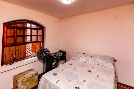 Casa à venda com 360m², 5 quartos e 2 vagas Casa à venda com 360m², 5 quartos e 2 vagasQuarto 2