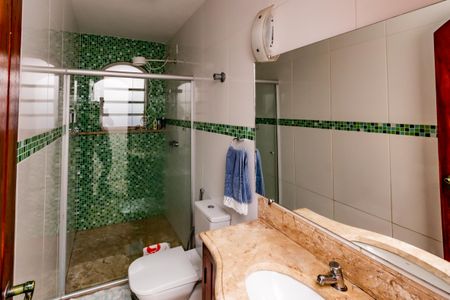 Casa à venda com 360m², 5 quartos e 2 vagas Casa à venda com 360m², 5 quartos e 2 vagasBanheiro Social
