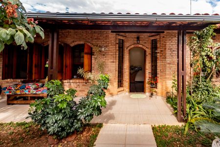 Casa à venda com 360m², 5 quartos e 2 vagas Casa à venda com 360m², 5 quartos e 2 vagasÁrea comum