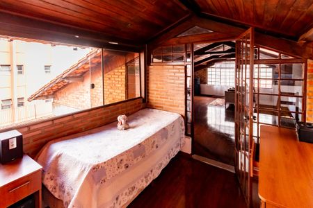Casa à venda com 360m², 5 quartos e 2 vagas Casa à venda com 360m², 5 quartos e 2 vagasSótão