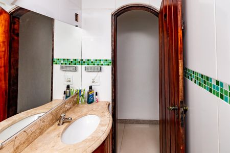 Casa à venda com 360m², 5 quartos e 2 vagas Casa à venda com 360m², 5 quartos e 2 vagasBanheiro Social