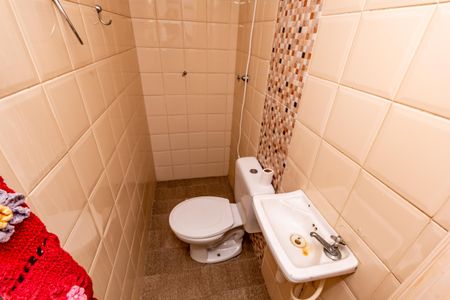 Casa à venda com 360m², 5 quartos e 2 vagas Casa à venda com 360m², 5 quartos e 2 vagasÁrea comum - Banheiro da Piscina