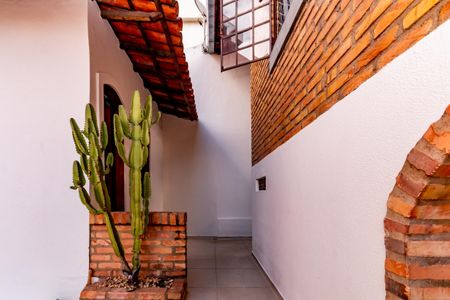 Casa à venda com 360m², 5 quartos e 2 vagas Casa à venda com 360m², 5 quartos e 2 vagasÁrea comum - Piscina