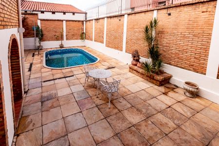 Casa à venda com 360m², 5 quartos e 2 vagas Casa à venda com 360m², 5 quartos e 2 vagasÁrea comum - Piscina