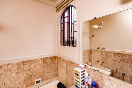 Casa à venda com 360m², 5 quartos e 2 vagas Casa à venda com 360m², 5 quartos e 2 vagasBanheiro da Suíte
