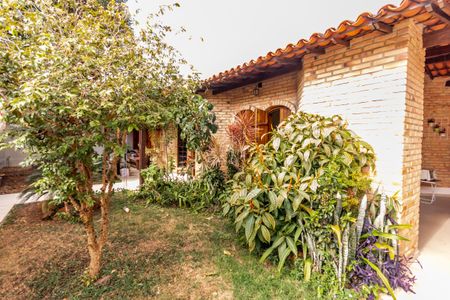 Casa à venda com 360m², 5 quartos e 2 vagas Casa à venda com 360m², 5 quartos e 2 vagasÁrea comum