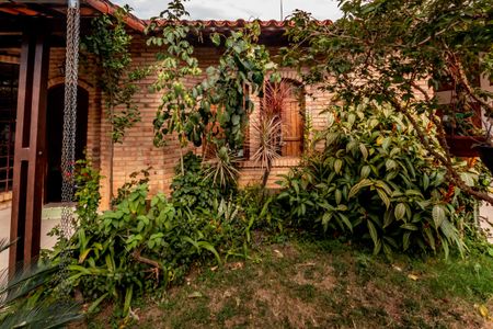 Casa à venda com 360m², 5 quartos e 2 vagas Casa à venda com 360m², 5 quartos e 2 vagasÁrea comum