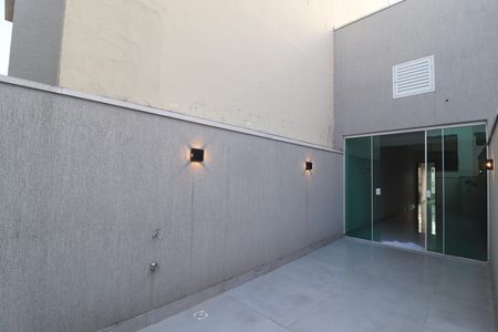 Casa à venda com 140m², 3 quartos e 2 vagasCobertura