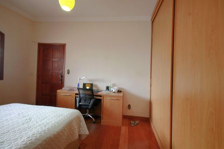 Casa à venda com 300m², 5 quartos e 2 vagasSuíte