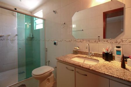 Casa à venda com 300m², 5 quartos e 2 vagasBanheiro da Suíte