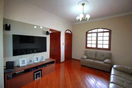 Casa à venda com 300m², 5 quartos e 2 vagasSala