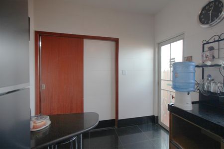 Casa à venda com 300m², 5 quartos e 2 vagasCozinha