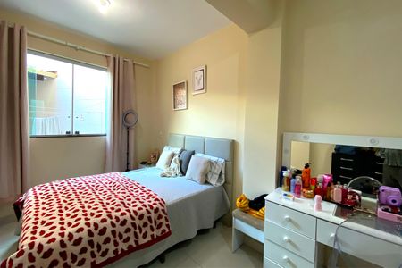 Casa à venda com 300m², 5 quartos e 2 vagas Casa à venda com 300m², 5 quartos e 2 vagasQuarto Sótão