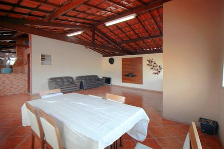 Casa à venda com 300m², 5 quartos e 2 vagasSalão de Estar - Sótão