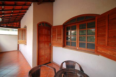 Casa à venda com 300m², 5 quartos e 2 vagasVaranda da Sala