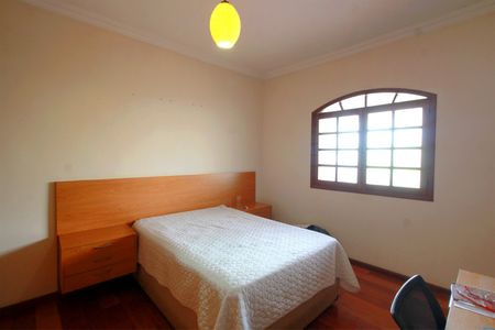 Casa à venda com 300m², 5 quartos e 2 vagasSuíte