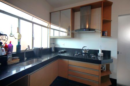 Casa à venda com 300m², 5 quartos e 2 vagasCozinha