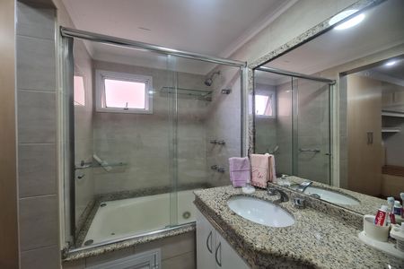Apartamento à venda com 132m², 3 quartos e 2 vagasBanheiro da Suíte 1
