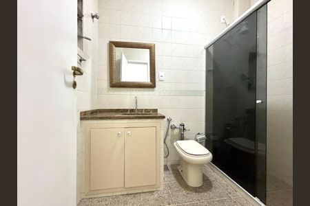 Banheiro Social de apartamento para alugar com 2 quartos, 57m² em Botafogo, Rio de Janeiro