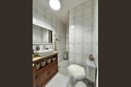 Casa à venda com 90m², 4 quartos e 3 vagas Casa à venda com 90m², 4 quartos e 3 vagasBanheiro 1