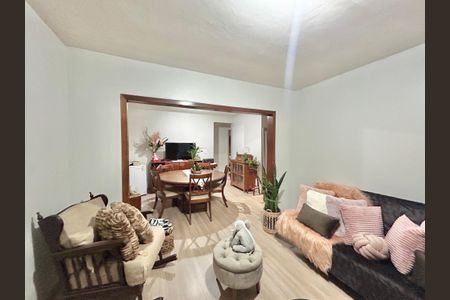 Casa à venda com 90m², 4 quartos e 3 vagas Casa à venda com 90m², 4 quartos e 3 vagasSala