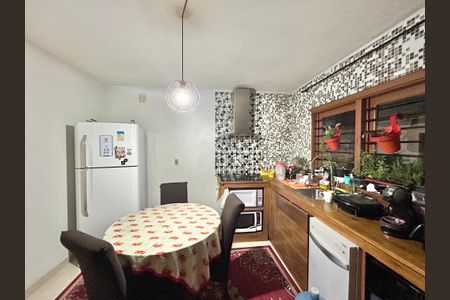 Casa à venda com 90m², 4 quartos e 3 vagas Casa à venda com 90m², 4 quartos e 3 vagasCozinha