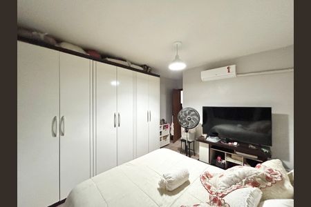 Casa à venda com 90m², 4 quartos e 3 vagas Casa à venda com 90m², 4 quartos e 3 vagasSuíte