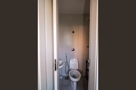 Apartamento à venda com 220m², 2 quartos e 2 vagas Apartamento à venda com 220m², 2 quartos e 2 vagasBanheiro de Serviço