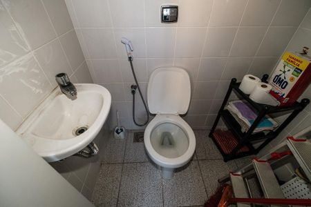 Apartamento à venda com 220m², 2 quartos e 2 vagas Apartamento à venda com 220m², 2 quartos e 2 vagasBanheiro de Serviço