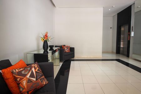 Apartamento à venda com 79m², 2 quartos e 2 vagasHall social