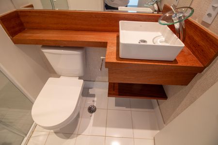 Apartamento à venda com 65m², 2 quartos e 1 vagaBanheiro Social