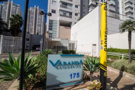 Apartamento à venda com 65m², 2 quartos e 1 vagaFachada e portaria