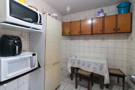 Casa à venda com 180m², 2 quartos e 2 vagas Casa à venda com 180m², 2 quartos e 2 vagasCozinha