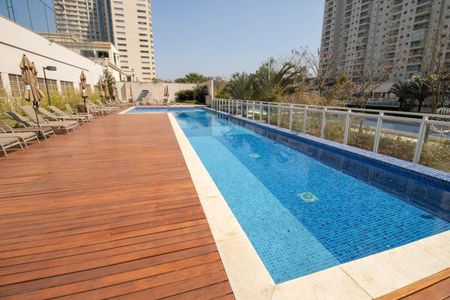 Apartamento à venda com 159m², 2 quartos e 2 vagas Apartamento à venda com 159m², 2 quartos e 2 vagasÁrea comum - Piscina