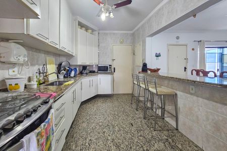 Apartamento para alugar com 314m², 3 quartos e 3 vagas Apartamento para alugar com 314m², 3 quartos e 3 vagasCozinha