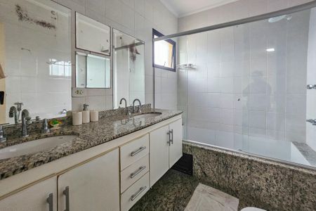 Apartamento para alugar com 314m², 3 quartos e 3 vagas Apartamento para alugar com 314m², 3 quartos e 3 vagasBanheiro da Suíte 1