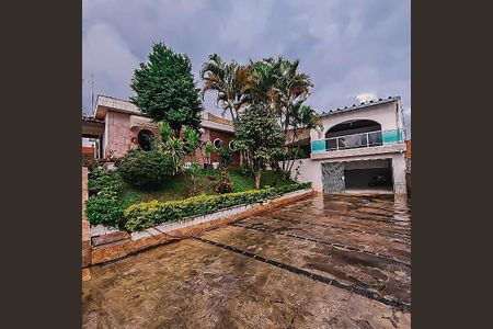 Casa à venda com 303m², 3 quartos e 8 vagas