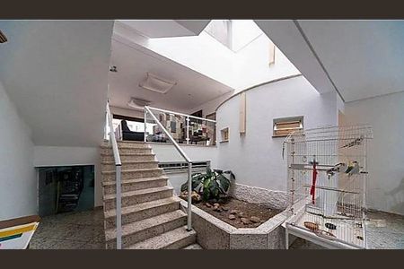 Casa à venda com 323m², 4 quartos e 6 vagas