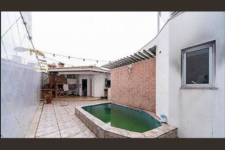 Casa à venda com 323m², 4 quartos e 6 vagas