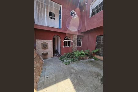 Casa à venda com 219m², 4 quartos e 1 vaga