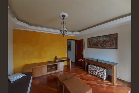 Casa à venda com 3 quartos, 270m² em Pinheirinho, Santo André