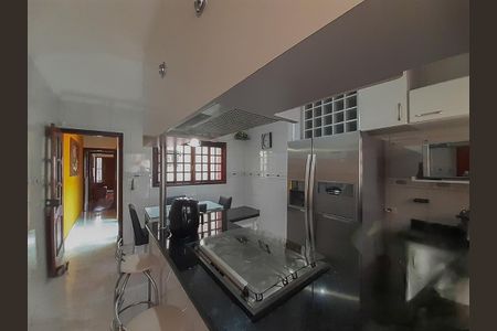 Casa à venda com 3 quartos, 270m² em Pinheirinho, Santo André