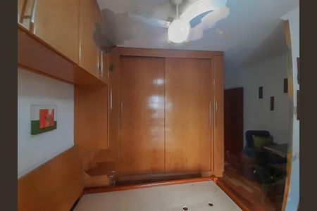 Casa à venda com 3 quartos, 270m² em Pinheirinho, Santo André