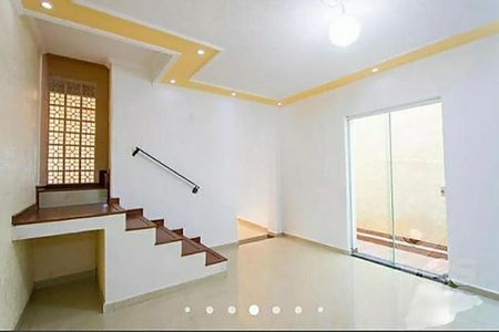 Casa à venda com 70m², 2 quartos e 2 vagas