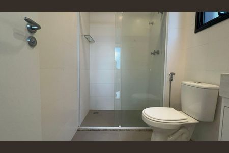 Apartamento à venda com 97m², 2 quartos e 2 vagas Apartamento à venda com 97m², 2 quartos e 2 vagasBanheiro da Suíte 1