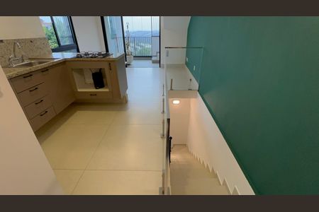 Apartamento à venda com 97m², 2 quartos e 2 vagas Apartamento à venda com 97m², 2 quartos e 2 vagasEscada