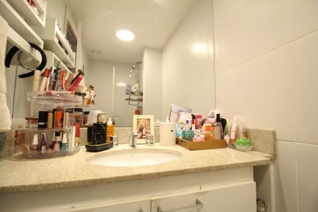 Apartamento à venda com 70m², 2 quartos e 1 vagaBanheiro da suíte