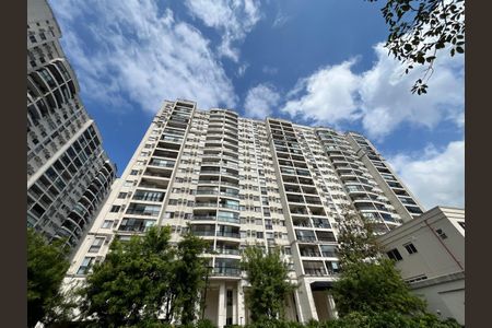 Apartamento à venda com 70m², 2 quartos e 1 vaga Apartamento à venda com 70m², 2 quartos e 1 vagaFachada do bloco