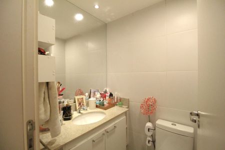 Apartamento à venda com 70m², 2 quartos e 1 vagaBanheiro da suíte