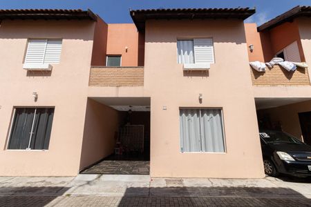 Casa de condomínio à venda com 76m², 2 quartos e 1 vaga Casa de condomínio à venda com 76m², 2 quartos e 1 vagaFachada Interna